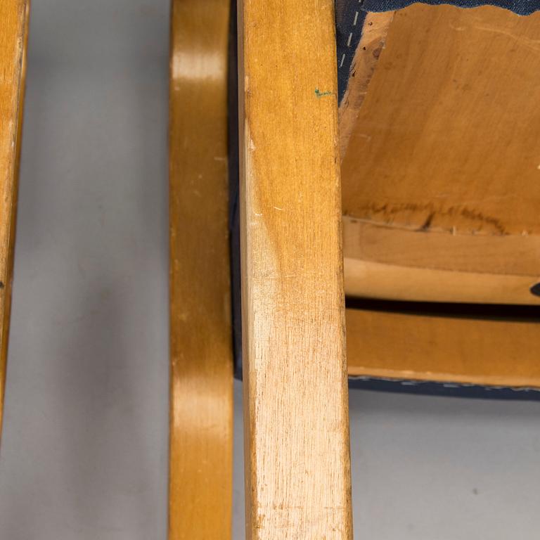 Alvar Aalto, a mid-20th century pair of model '46' armchairs for O.Y. Huonekalu- ja Rakennustyötehdas A.B.