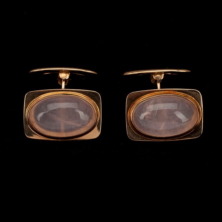 MANSCHETTKNAPPAR, guld 14K, rosenkvarts, Riihimäki 1959. Vikt tot. 7,4 g.