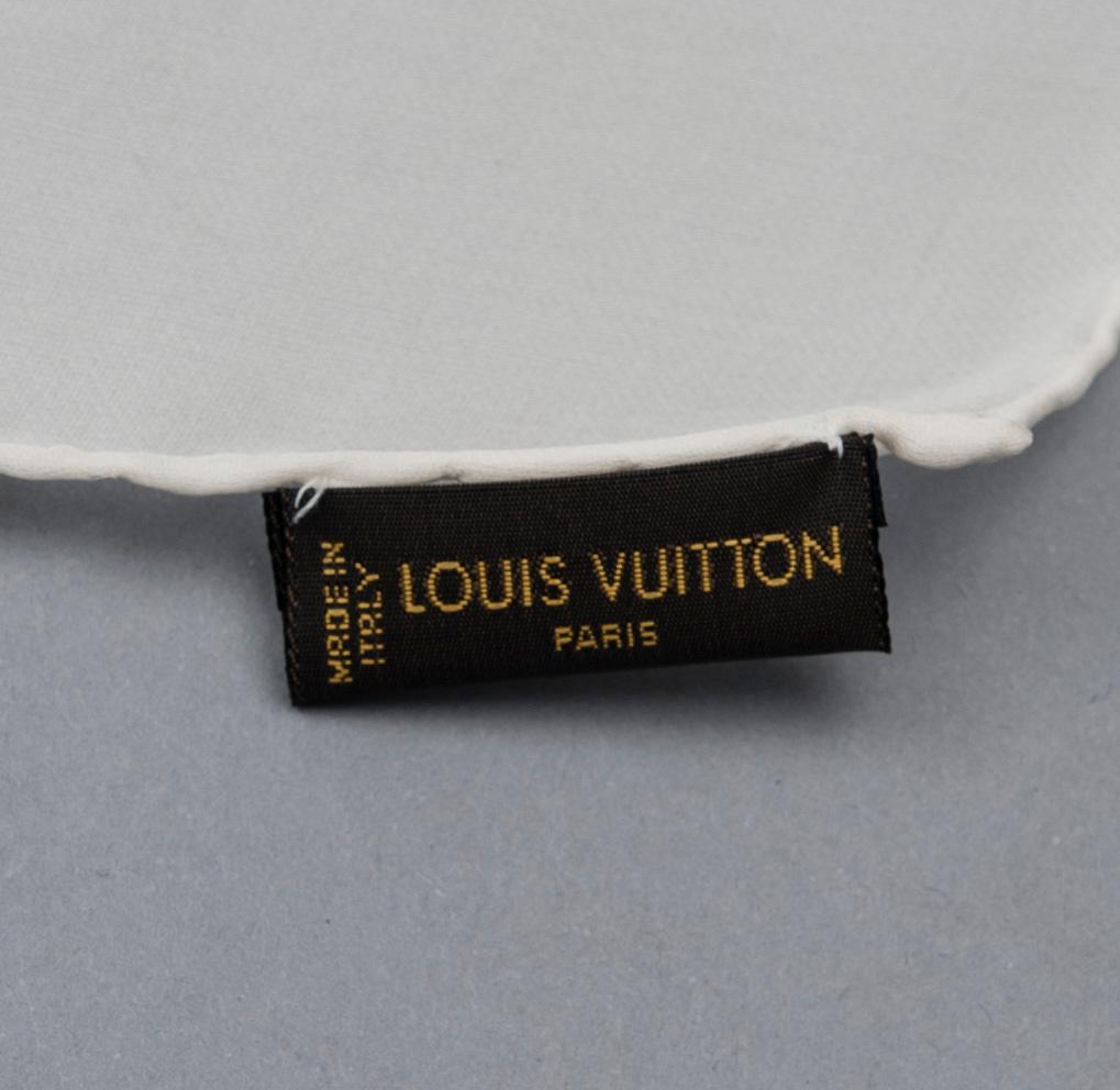 SCARF, Louis Vuitton.