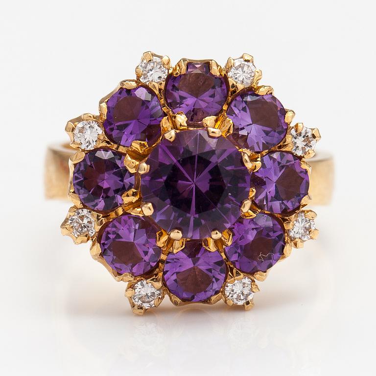 SORMUS, 18K kultaa, ametisteja, timantteja n. 0.20 ct yht. Ofelia Jewelry, Helsinki 1998.