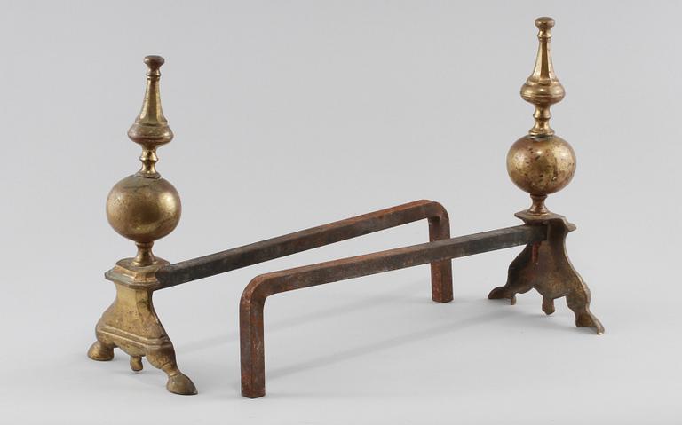 ELDHUNDAR, ett par, mässing och gjutjärn, barockstil, runt sekelskiftet 1900.