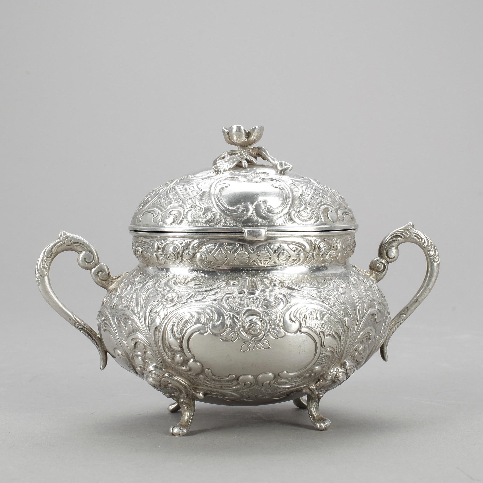 SOCKERSKÅL, silver, rokokostil, importstämplar, tot ca 354 gram.