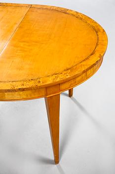 A dining table from around the year of 1900.