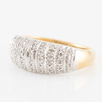 Ring, 18K guld med små åttkantslipade diamanter.