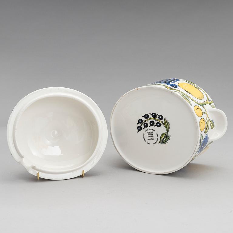 BIRGER KAIPIAINEN, A lidded tureen and a serving dish of the 'Paratiisi' series for Arabia, Finland.