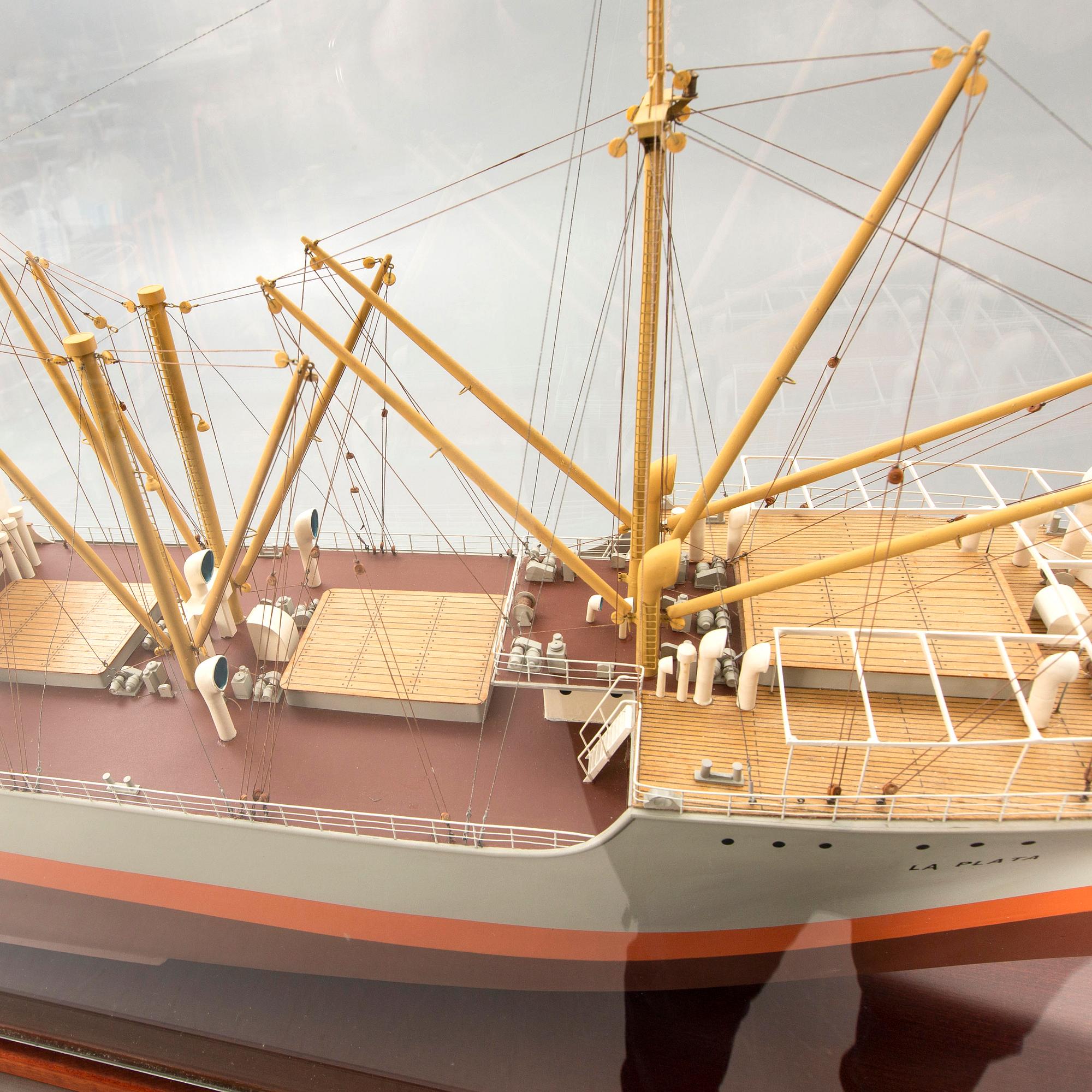 A ship model, M/S La Plata, launched 1943.