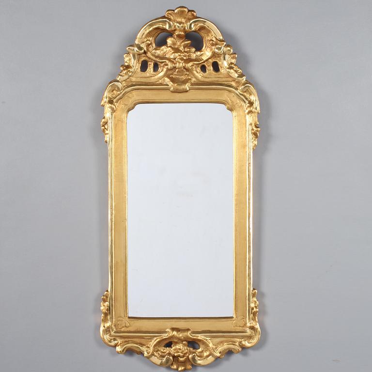 SPEGEL, otydligt märkt med Stockholms hallstämpel, rokoko, 1700-talets andra hälft.
