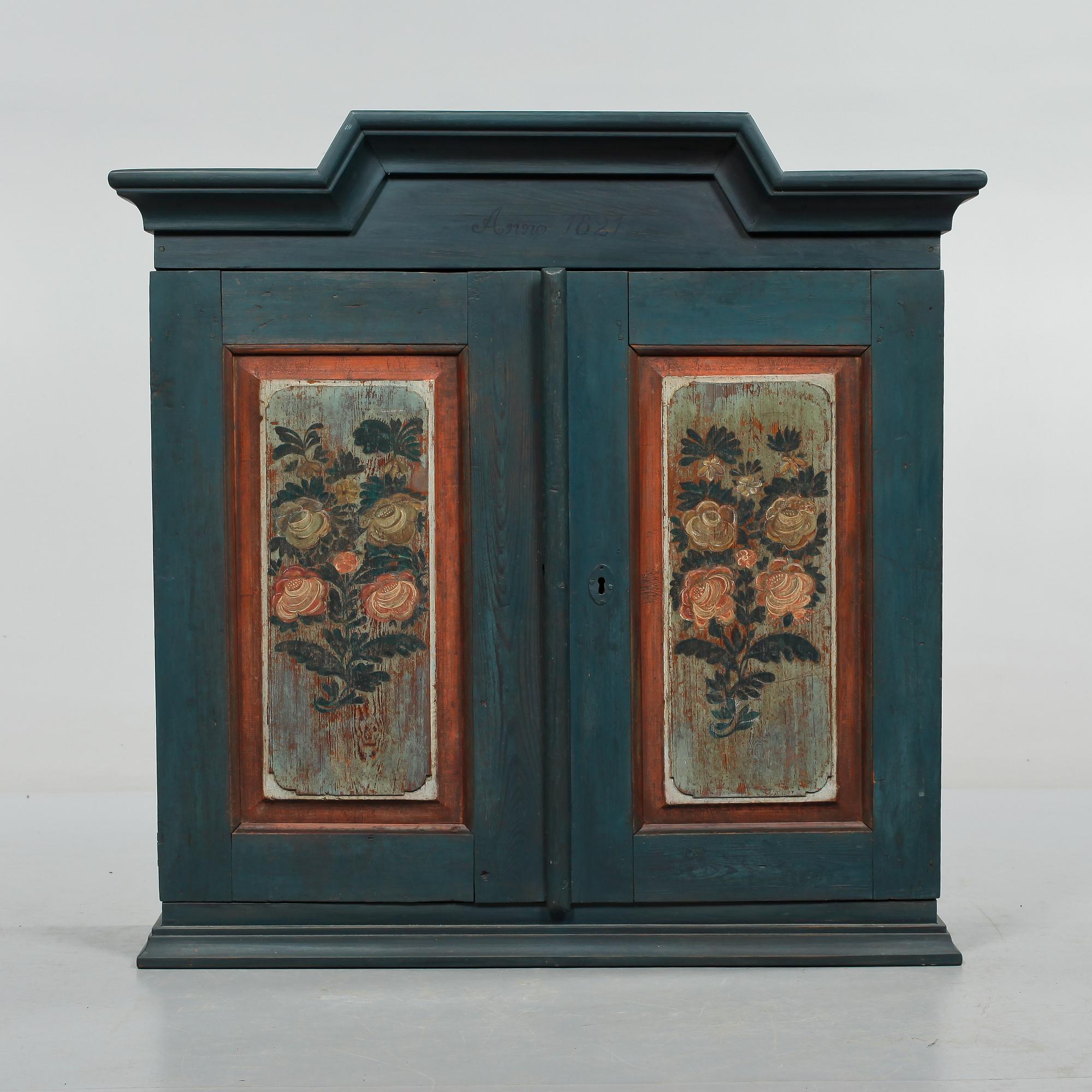 HÄNGSKÅP, modern tillverkning med äldre delar.