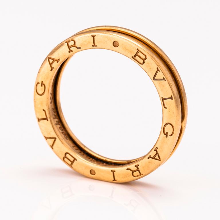 A 18K gold ring by Bvlgari.