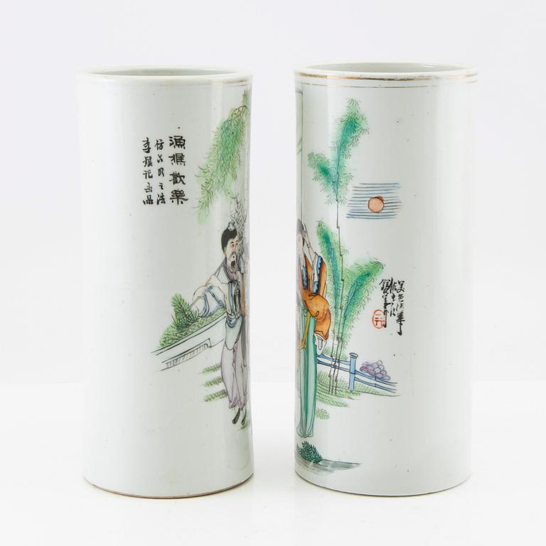 A set of two Chinese vases, 20th century.