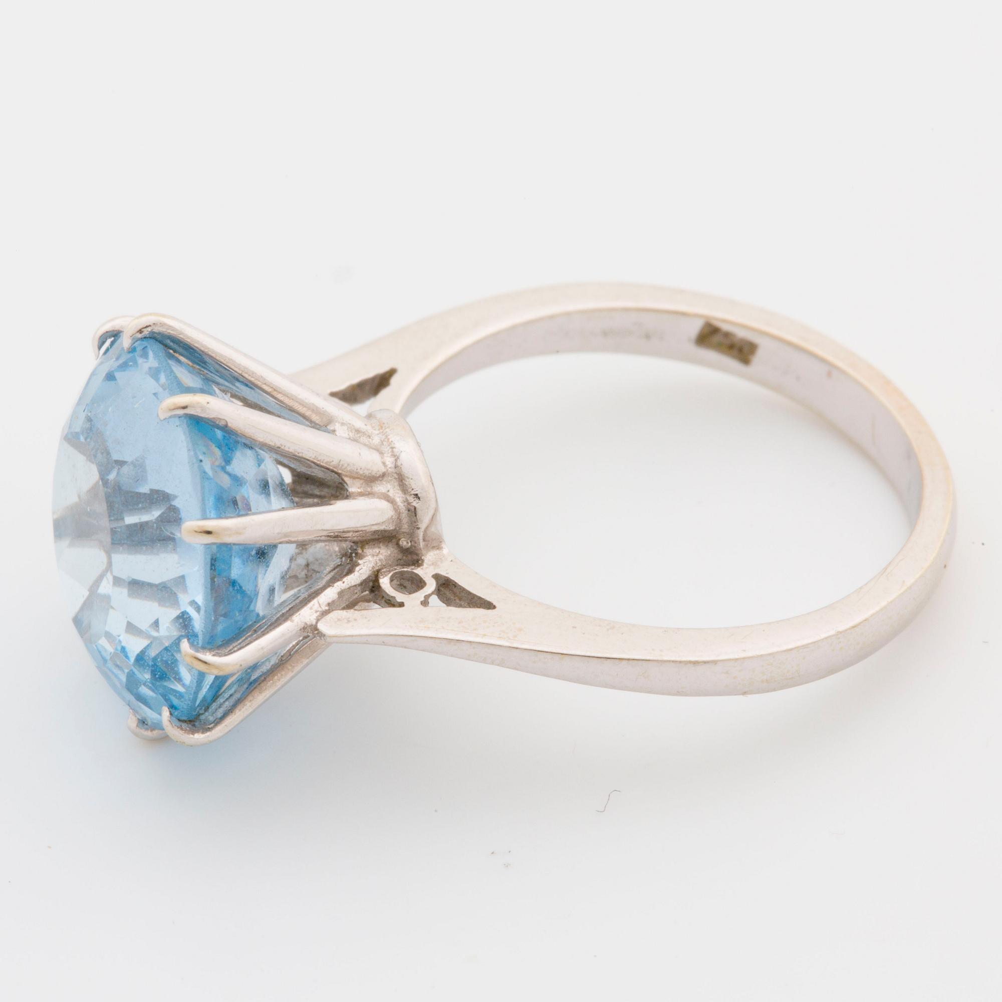 A ring with synthetic blue spinel.