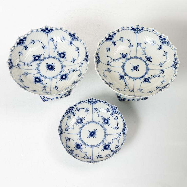 Royal Copenhagen, mockaservis, porslin, 31 delar, "Musselmalet", mestadels helblond.