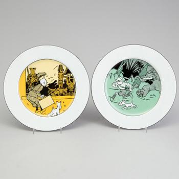 A set of 6 dinnerplates and two small plates and a serving tray depicting Tintin, Axis, France.