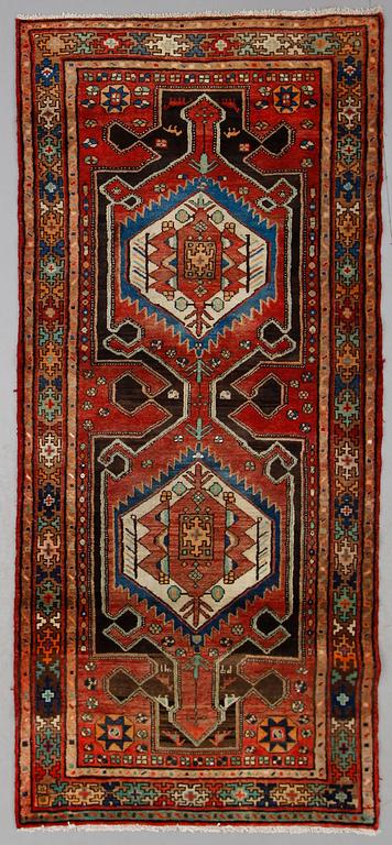 MATTA, Hamadan, ca 295 x 128 cm.