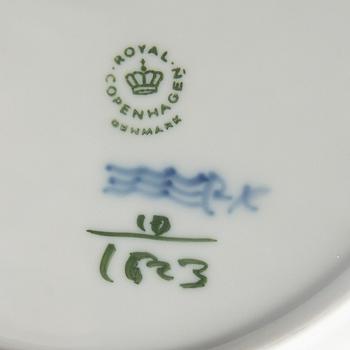 Service 68 dlr "Blå Blomst" Royal Copenhagen Denmark porcelain 1967-1991.