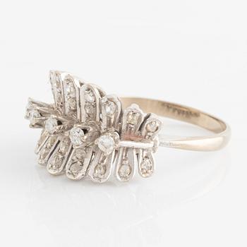 Ring, white gold with small brilliant-cut and rose-cut diamonds.