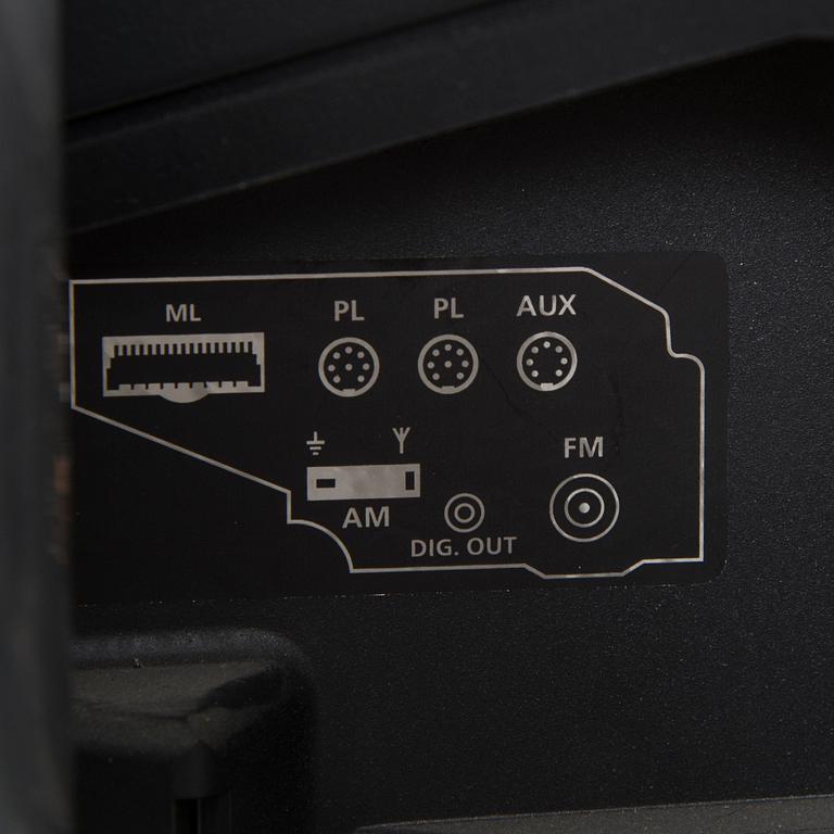 CD-SOITIN JA RADIO, BeoSound 9000 type 2571 MK3, Bang & Olufsen, Tanska, 2000-luvun alku.