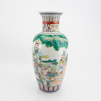 A Chinese porcelain vase 20th century.