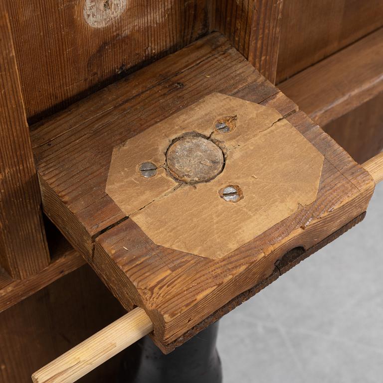 An alder veneered tilt-top table by Jacob Sjölin (Master 1767-1785, Köping and Kungsör).