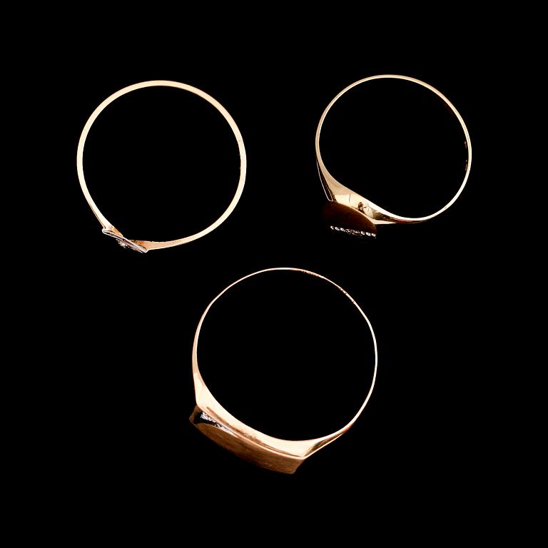 RINGAR, 3 st, 18 k guld med små diamanter. Total vikt ca 5 gram.