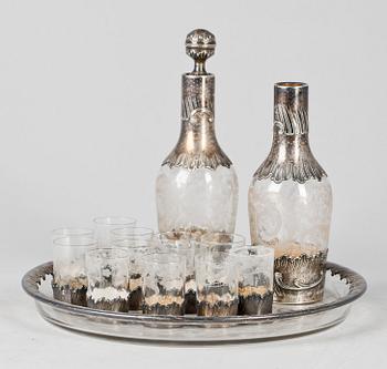 BRICKA, KARAFFER samt GLAS, 12 st, silver och glas, Frankrike, 1800/1900-tal.