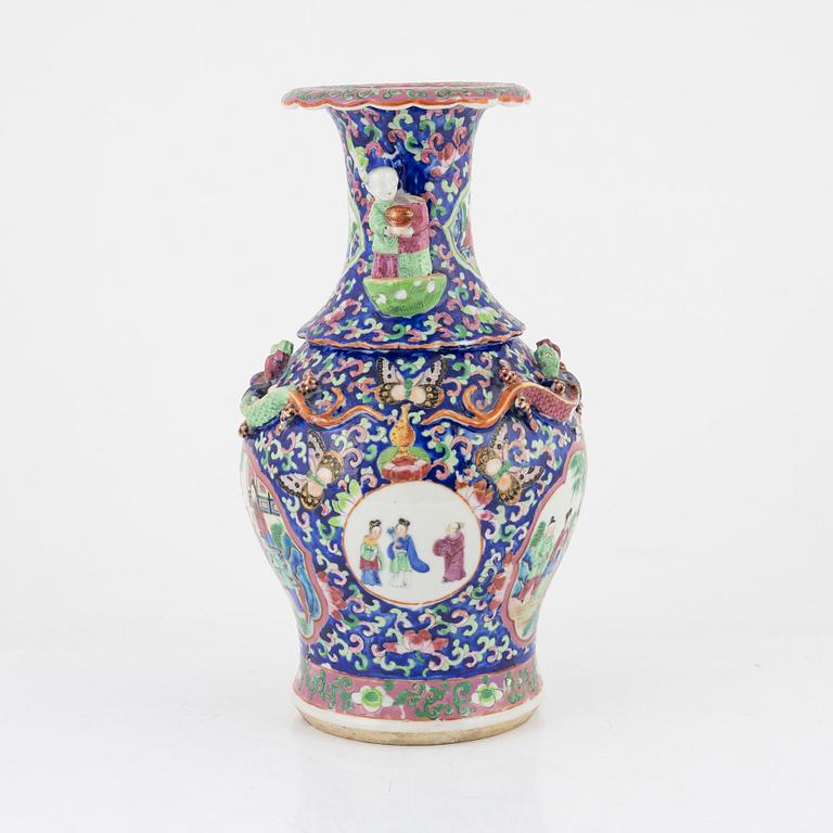 Vas, porslin, Kina, Qingdynastin, 1800-talets slut.