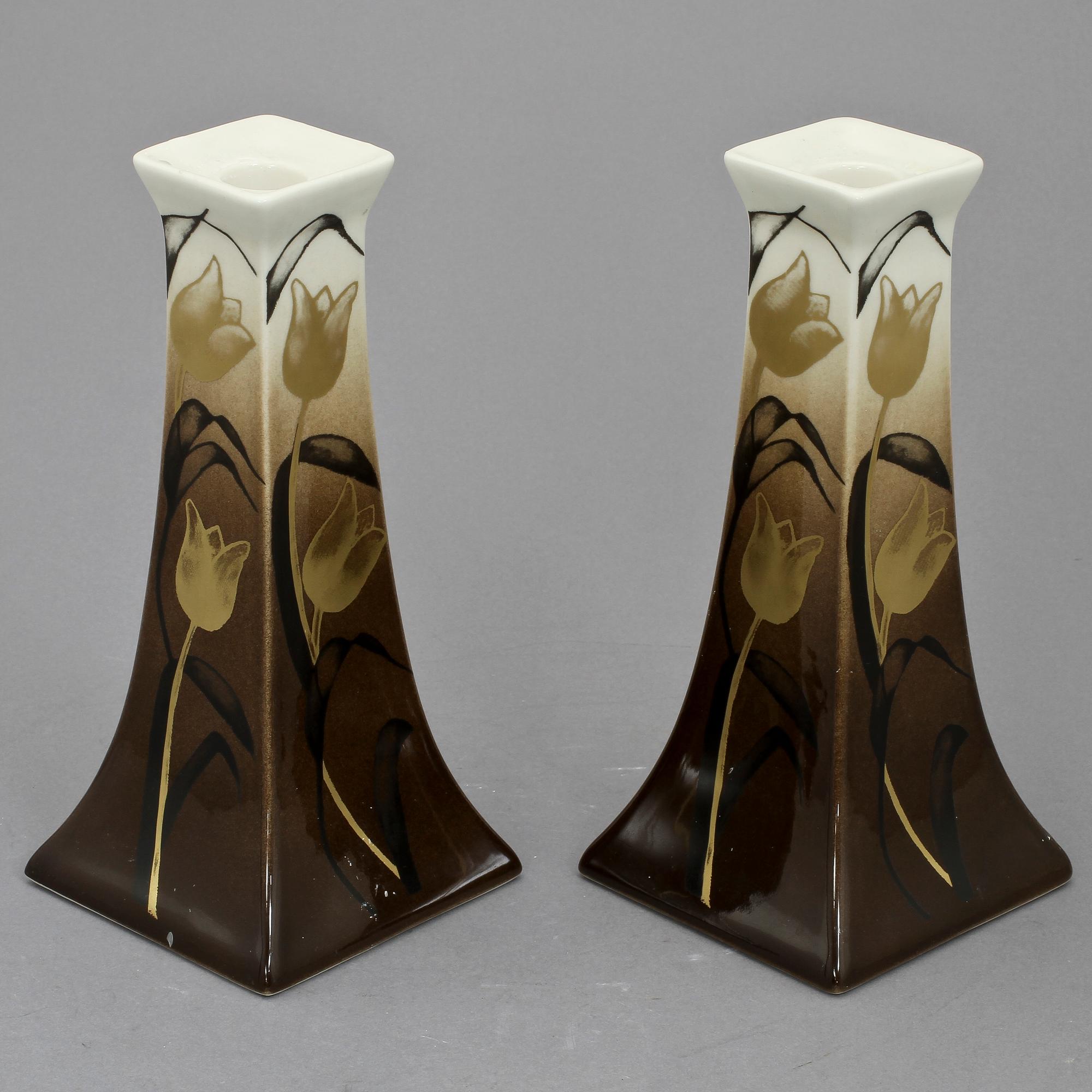 LJUSSTAKAR, ett par, porslin, Heljä Liukko-Sundström, Arabia, 1900-tal.