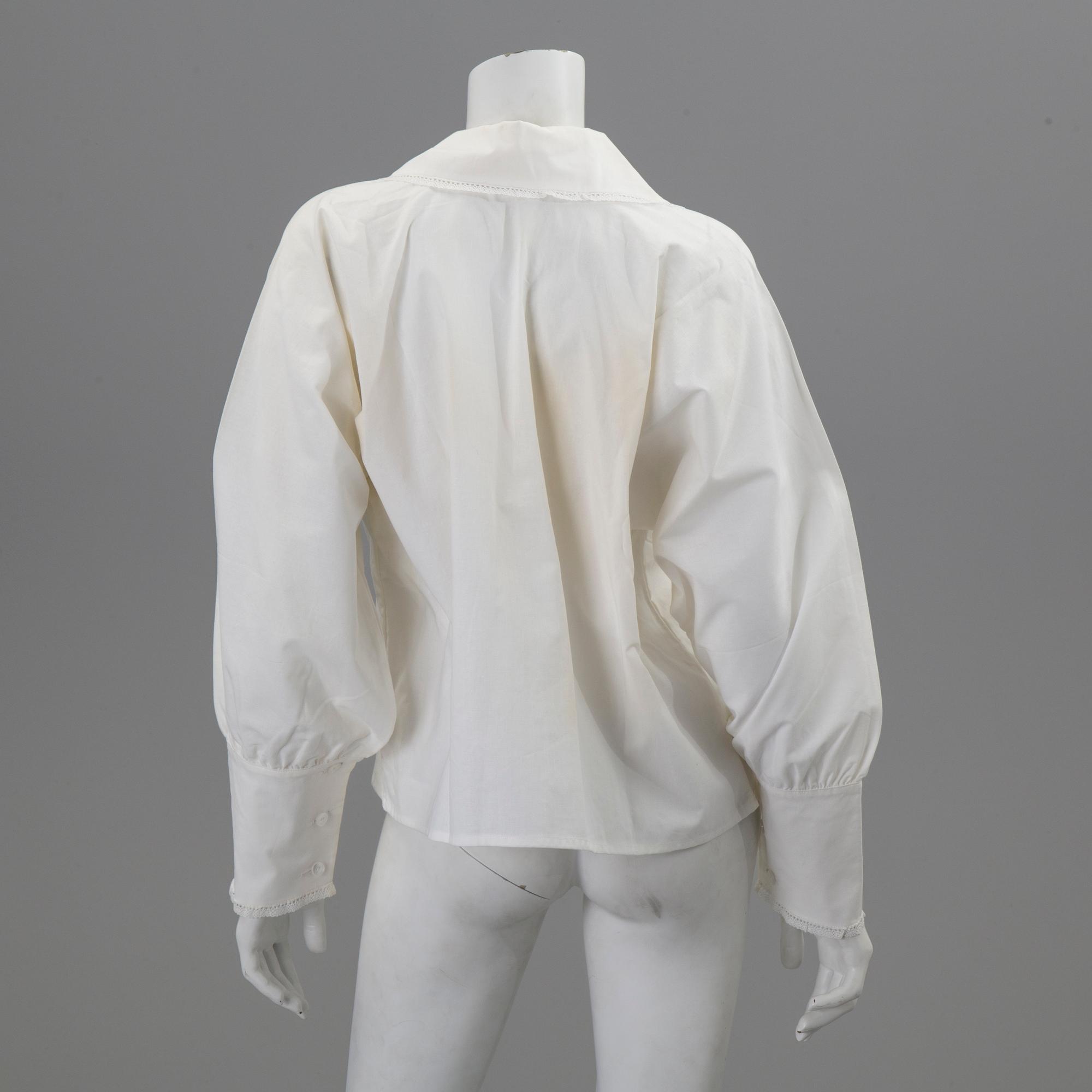 A Swedish folk costume from the second half of the 20th century.