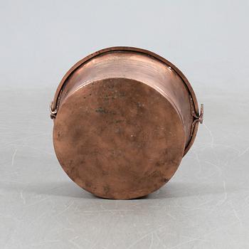 Copper pot, turn of the 20th century.