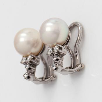 Pearl earrings, cultured pearls, brilliant cut diamonds, 18K white gold.