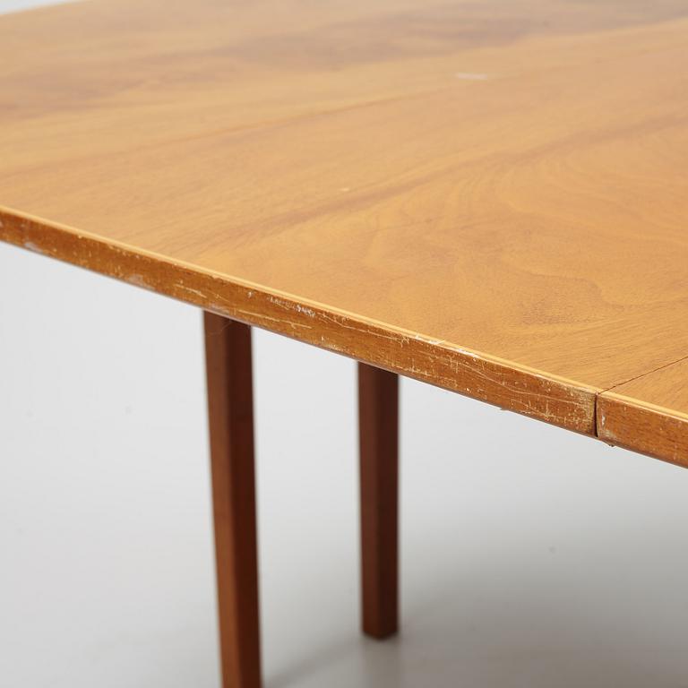 Josef Frank, a mahogany veneered model 771 dining table, Svenskt Tenn, post 1985.