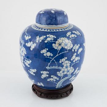 A blue and white porcelain ginger jar, China, 20th century.