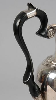 KAFFEKANNA, silver. Gustaf Möllenborg, senempire. Stockholm 1838. Tot 914gr.