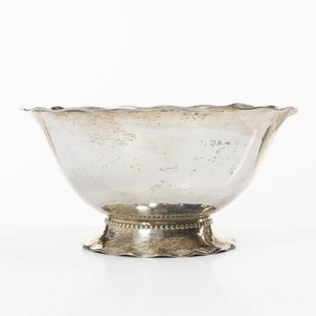 C.G. Hallberg, Skål, silver, Stockholm 1944.