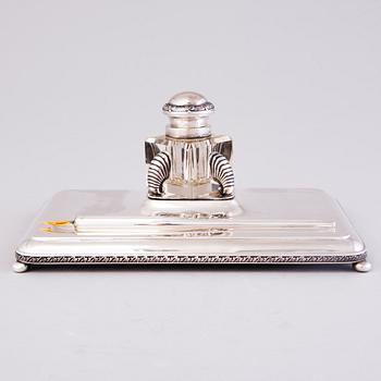 A silver ink stand and a silver pen, Kultakeskus, Hämeenlinna 1936 and Suomen Kultaseppä oy, Turku 1923.