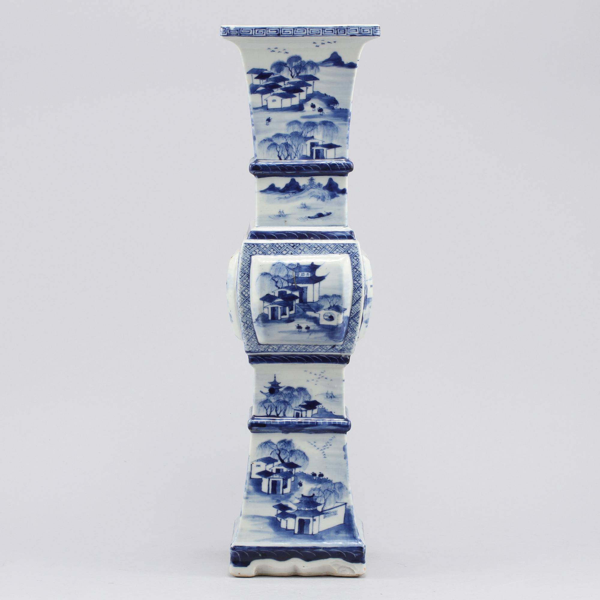 VAS, porslin, Kina, omkring sekelskiftet 1800/1900.