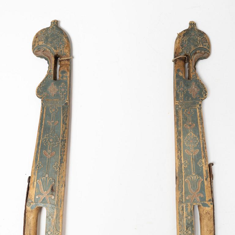 Lokor, ett par, Allmoge, daterade 1827.