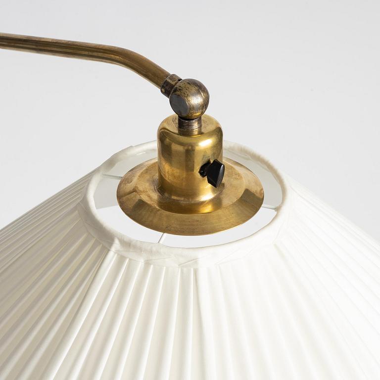 Harald Notini, golvlampor, ett par, modell "15230", Arvid Böhlmarks Lampfabrik, Stockholm, 1940-tal.