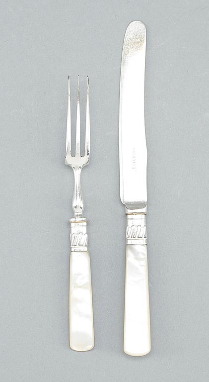 BESTICKSERVIS, 24 delar, nysilver och pärlemor, Allen & Darwin, England, omkring år 1900.