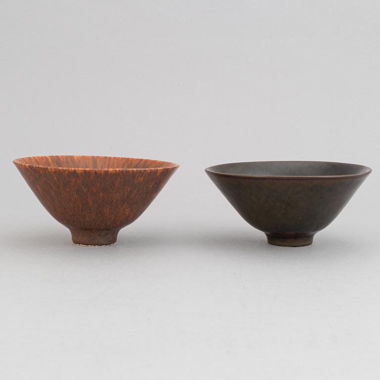 Carl-Harry Stålhane, a set of three stoneware bowls with lid and two bowls for Rörstrand.