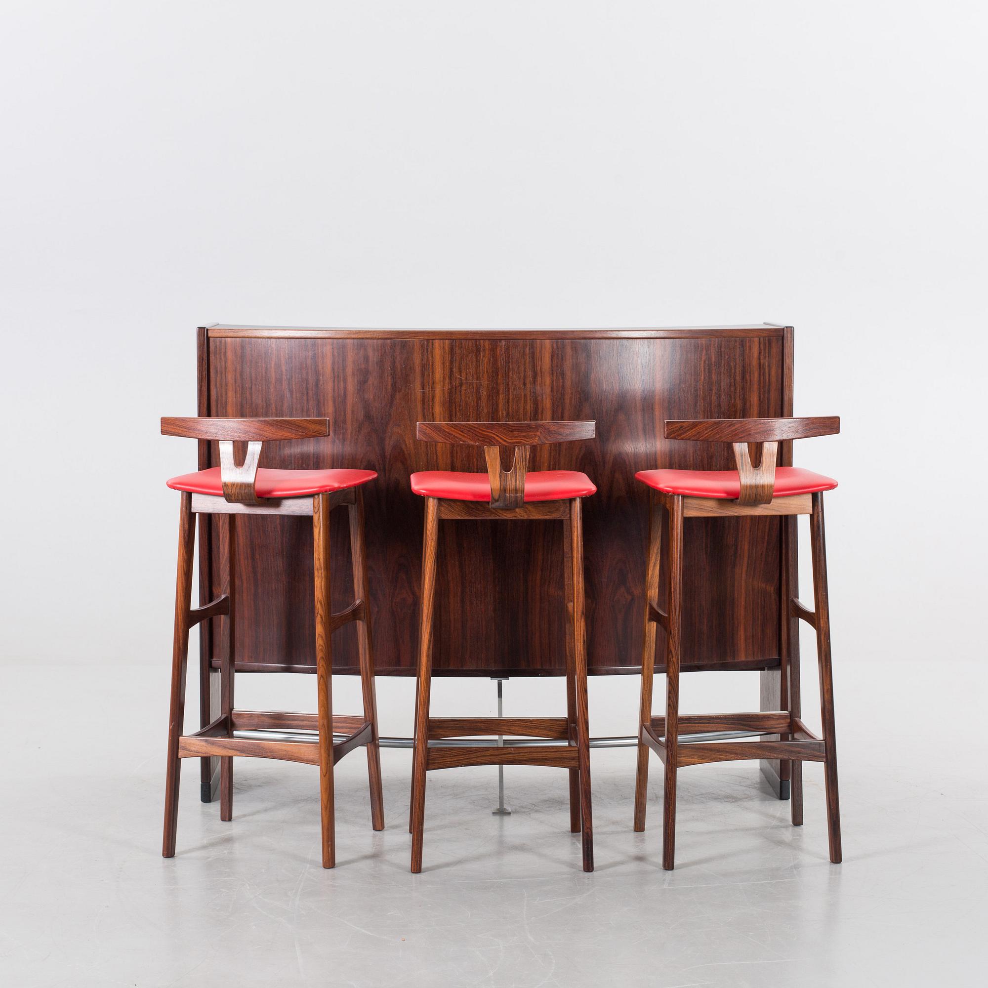 A danish 1960's Smith & Dyrlund bar with three barstools.