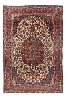 284. A carpet, semi-antique Esfahan, ca 375 x 252 cm.