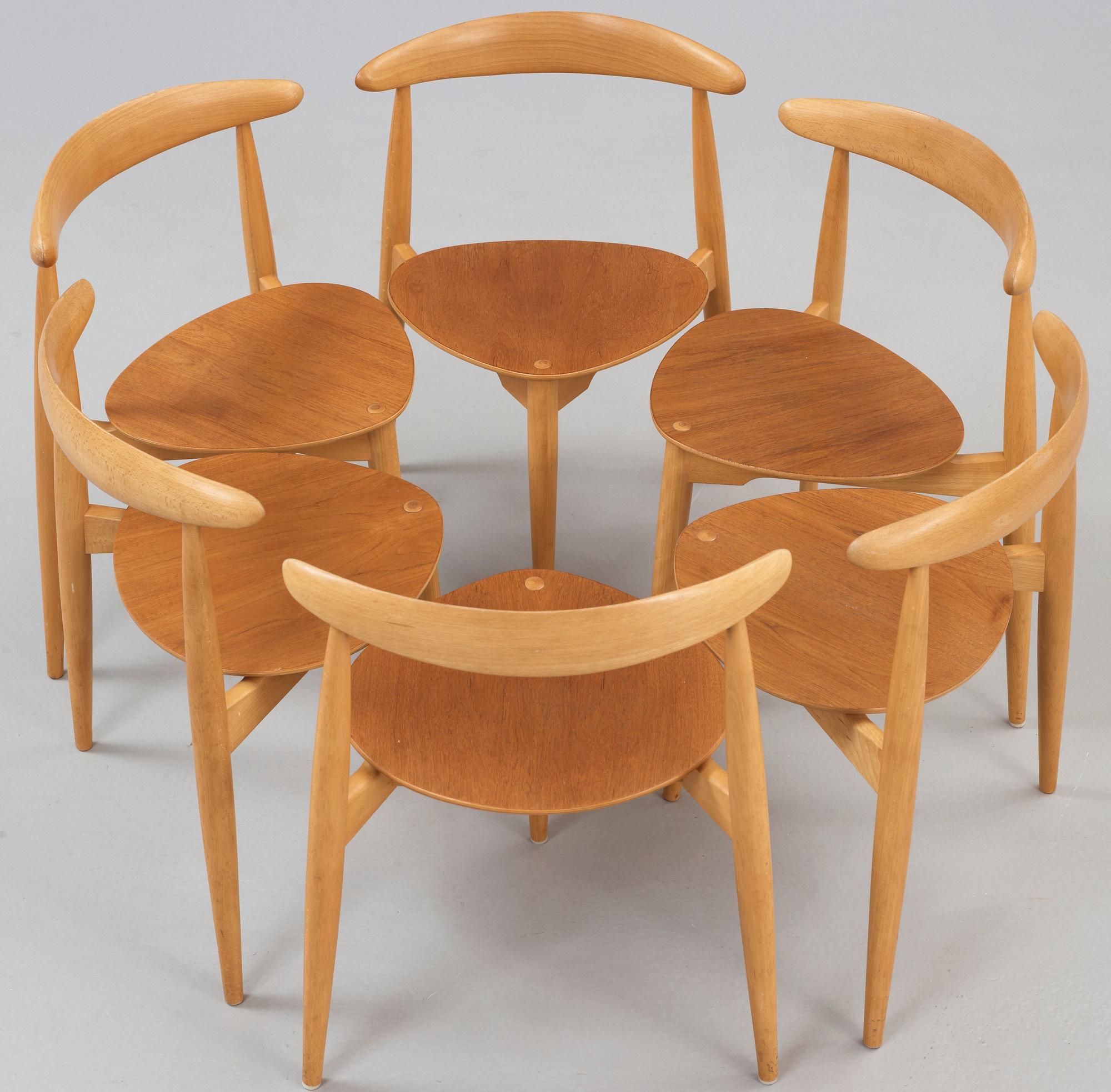 HANS J WEGNER, matgrupp, 6 st "Hjertestolen" och bord, Fritz Hansen, Danmark ca 1963.