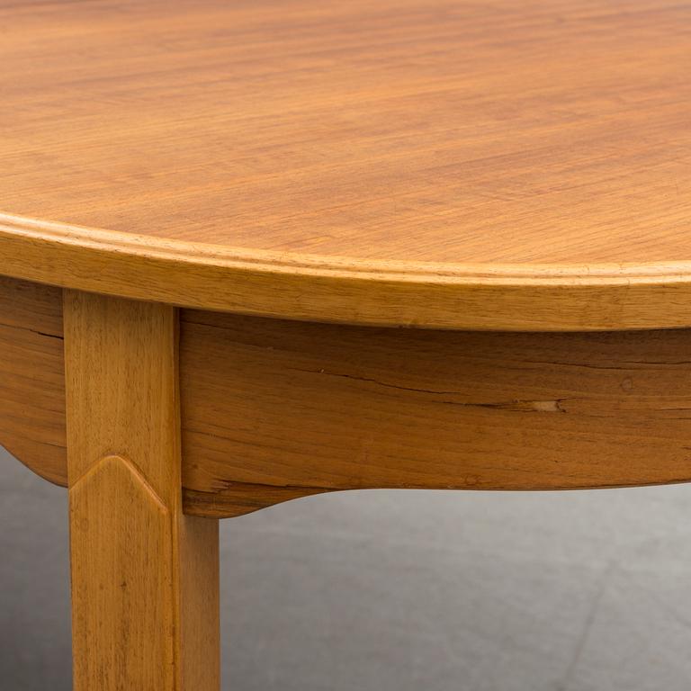 CARL MALMSTEN, matbord, tre iläggsskivor, "Ambassadör", för Åfors Möbelfabrik, 1900-talets andra hälft.