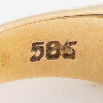 Ring 14K gold with an old-cut diamond and two blue stones.