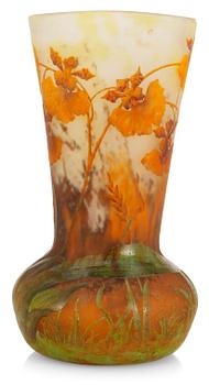 1054. An art nouveau Daum glass vase, Nancy, France.