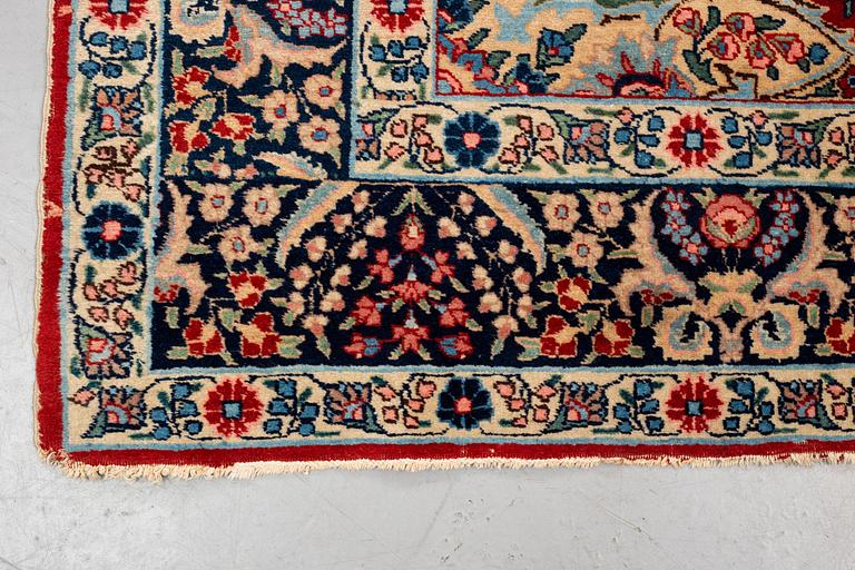 Matto, semi-antique Tabriz, ca 353 x 241 - 245 cm.