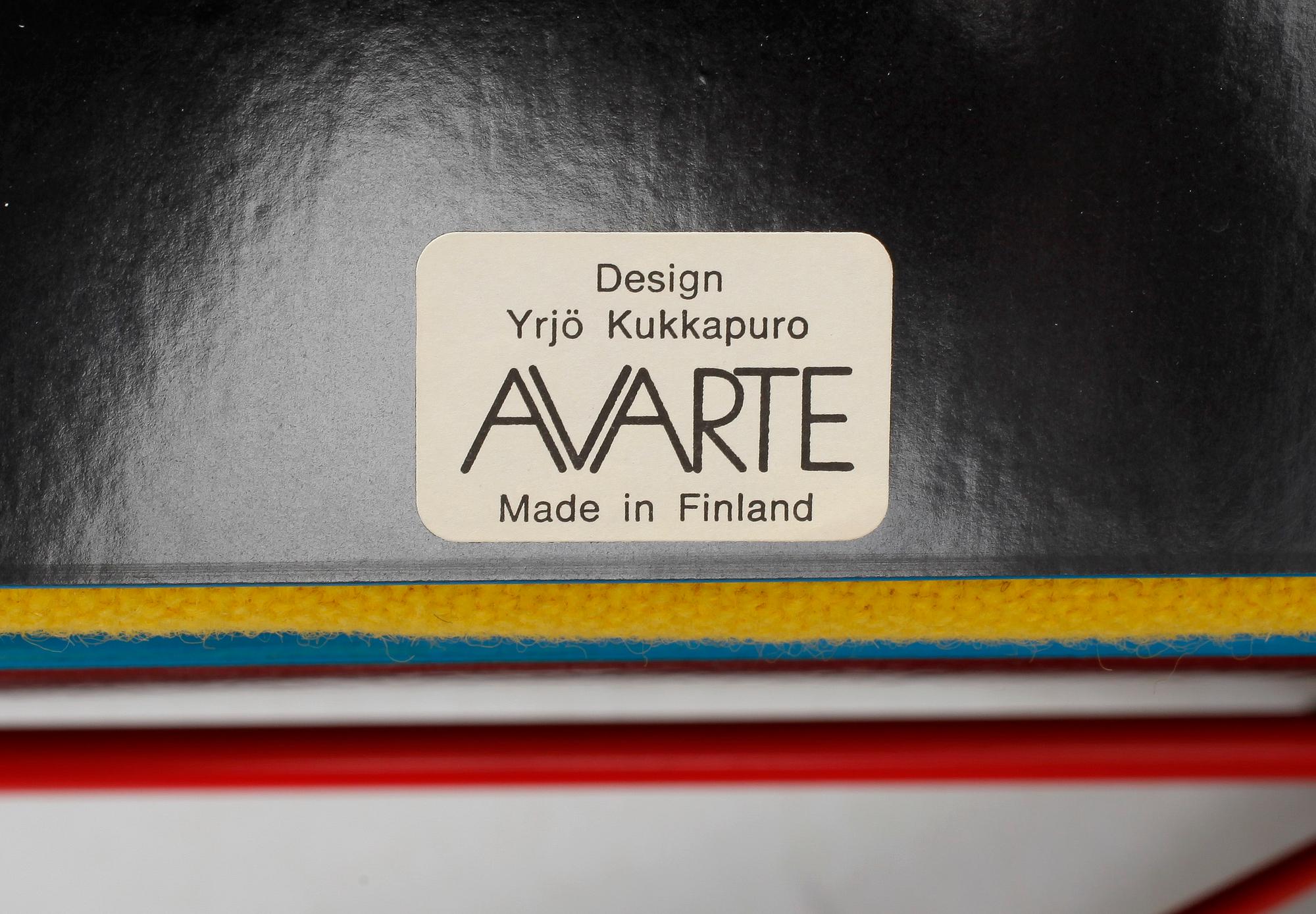 KARMSTOLAR, ett par, Yrjö Kukkapuro, A-serien, Avarte, Finland, formgiven 1985.