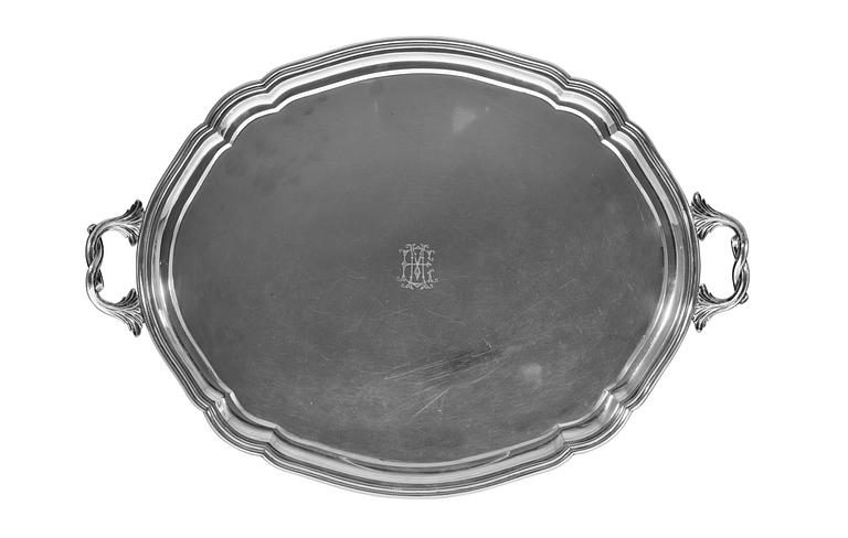 A TRAY, 84 silver. Johan Heinoin St. Petersburg 1874. Measurements 43 x 48 cm. Weight 1350 g.