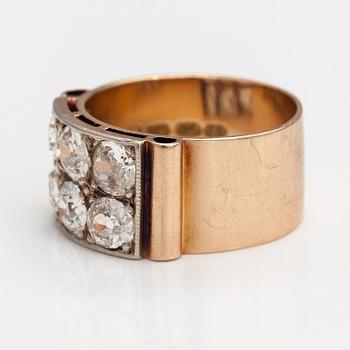 A 14K gold ring with old-cut diamonds ca. 2.50 ct in total. Kultakolmio Ky, Espoo 1951.